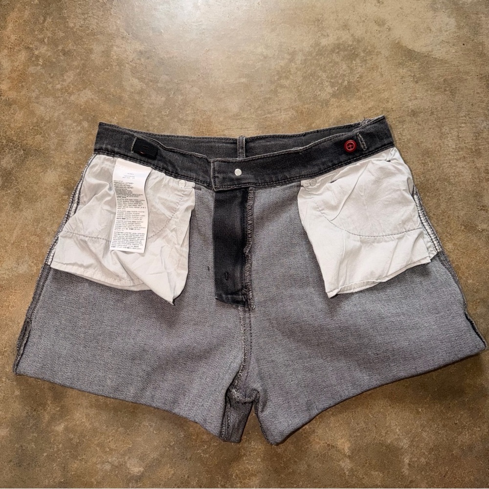 Levi’s - Women’s Black Denim Shorts High Rise Rolled Hem - Size 28 - Picture 8 of 9